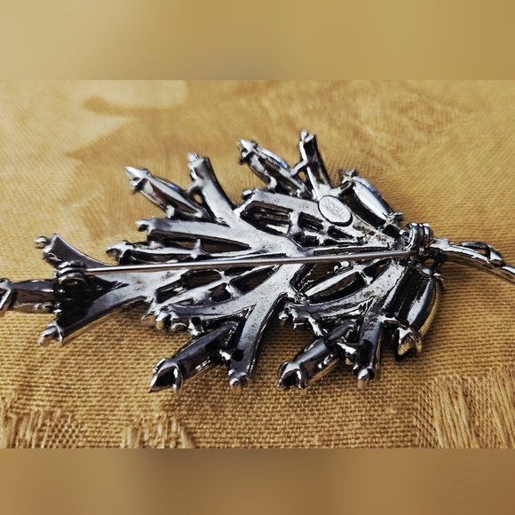 Weiss Black and Silver Leaf Brooch - Picture 3 of 5